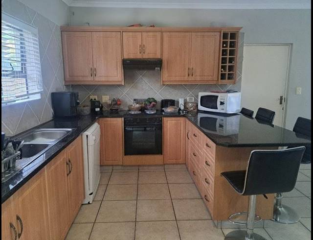 3 BEDROOM TOWNHOUSE FOR SALE IN HEATHER PARK
